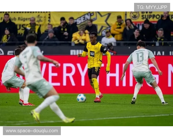 多特蒙德角球战术复盘：施洛特贝克头球破门细节解析