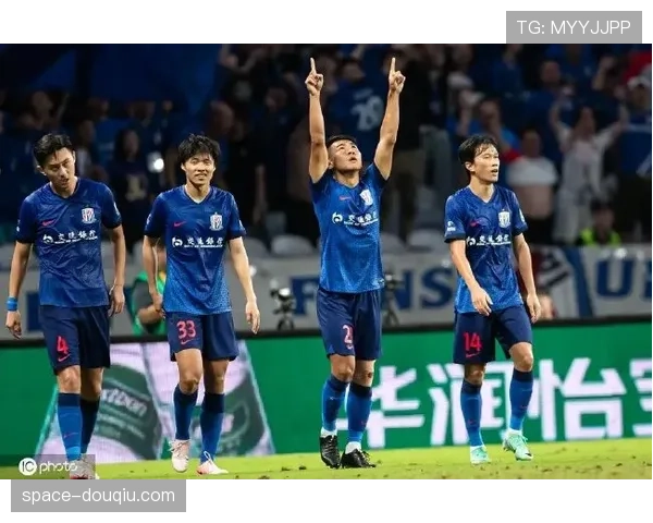 “上海申花对阵武汉三镇,斯卢茨基遭遇执教以来最差战绩” “上海申花对阵武汉三镇,斯卢茨基遭遇执教以来最差战绩”